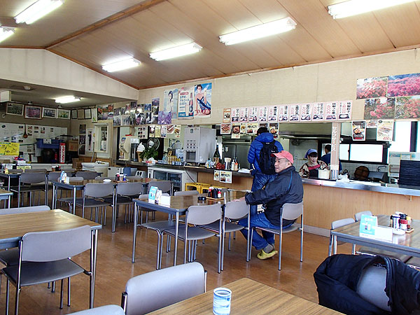 道のオアシス「神川」の食堂